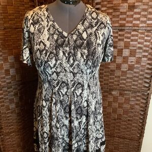 Signature by Robbie Bee dress